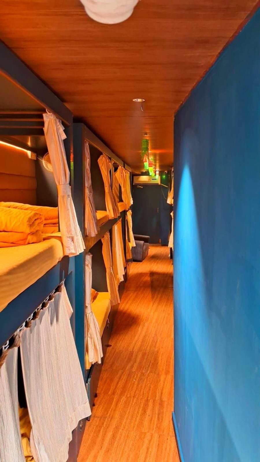 Sinhassan Dormitory Hostel Juhu ムンバイ エクステリア 写真