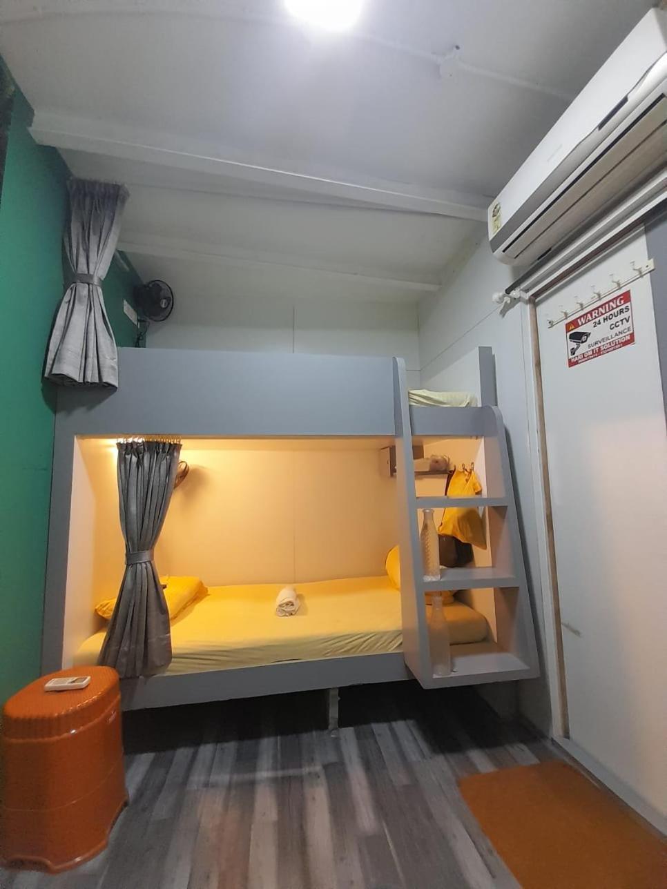 Sinhassan Dormitory Hostel Juhu ムンバイ エクステリア 写真
