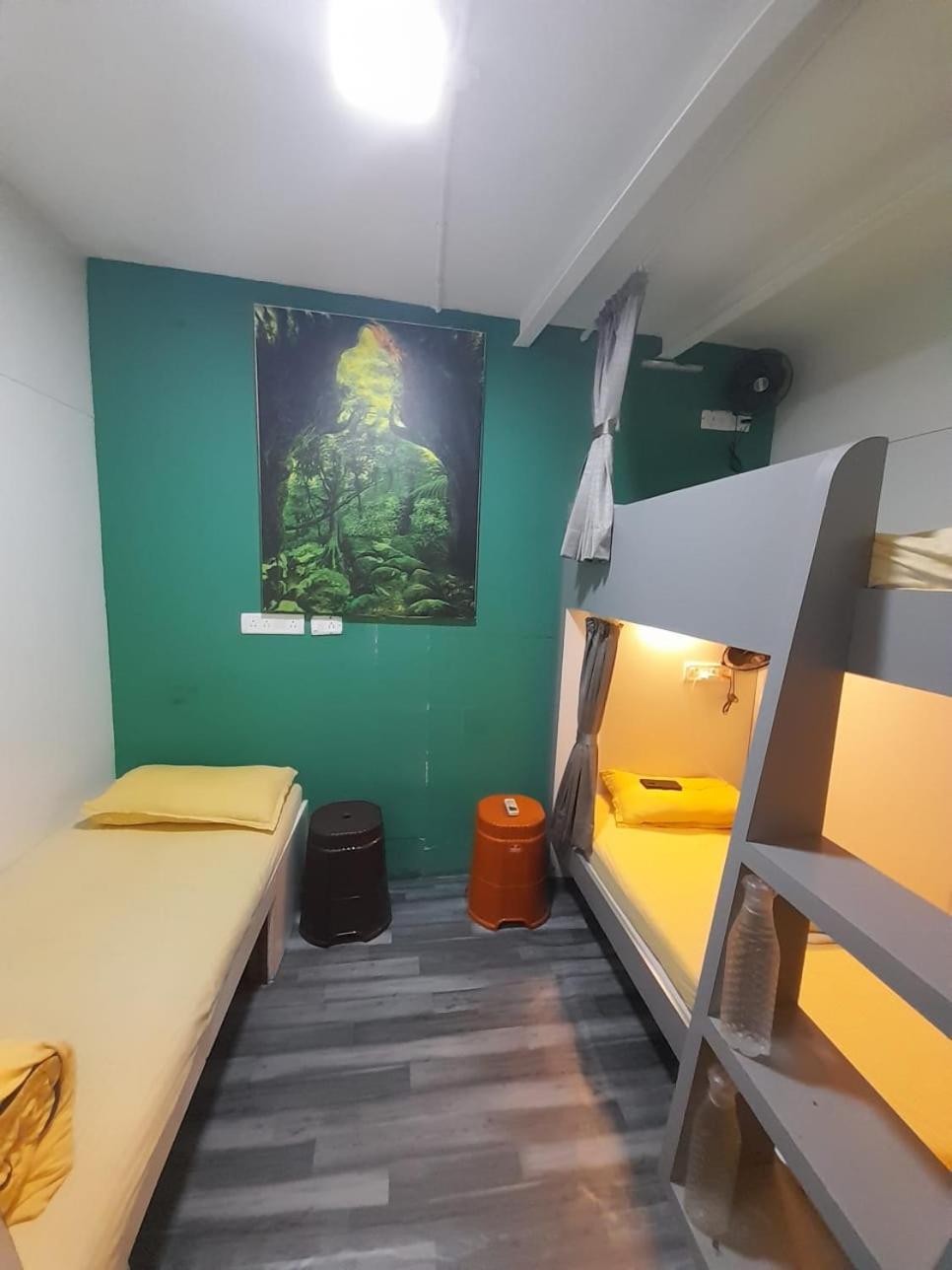 Sinhassan Dormitory Hostel Juhu ムンバイ エクステリア 写真