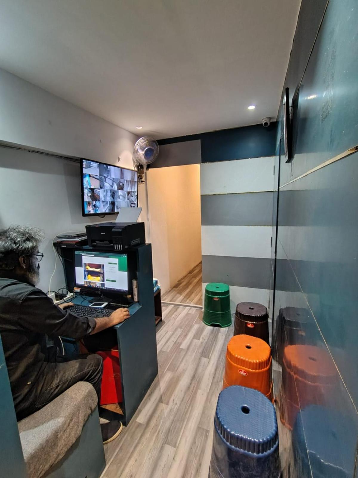Sinhassan Dormitory Hostel Juhu ムンバイ エクステリア 写真